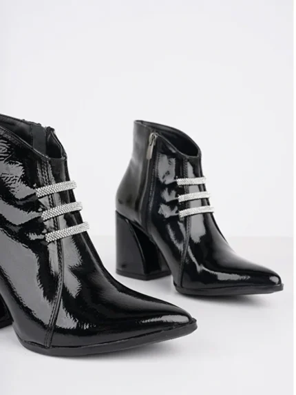 Marshetta Shoes Siyah Kırık Rugan Taşlı Sivri Burun Kalın Topuklu Bot