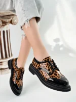 Leopatra Model Leopar Desenli Siyah Rugan Kadın Günlük Oxford Bağcıklı Ayakkabı